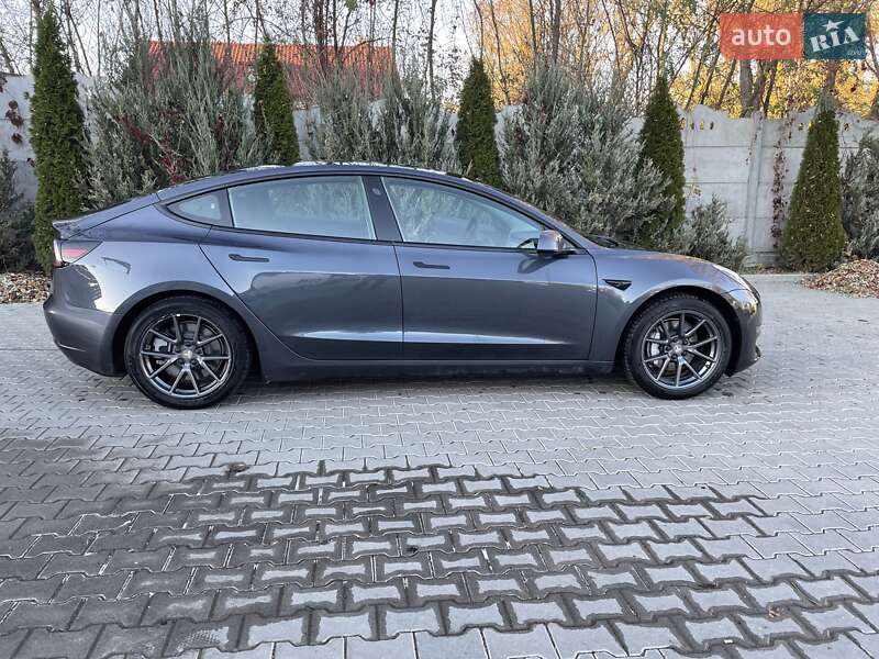 Седан Tesla Model 3 2020 в Кіцмані
