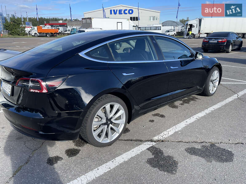 Седан Tesla Model 3 2020 в Києві