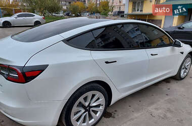 Седан Tesla Model 3 2021 в 