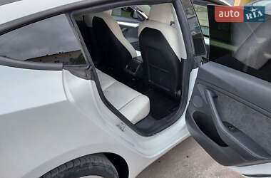 Седан Tesla Model 3 2021 в 