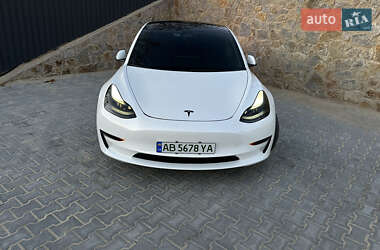Седан Tesla Model 3 2022 в 