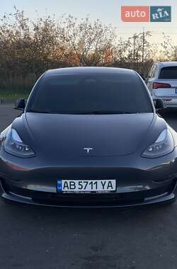 Седан Tesla Model 3 2023 в 