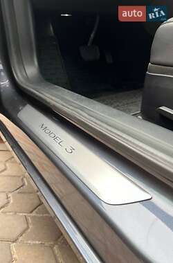 Седан Tesla Model 3 2019 в 