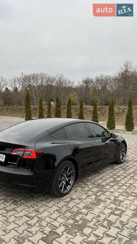 Седан Tesla Model 3 2022 в Чернівцях