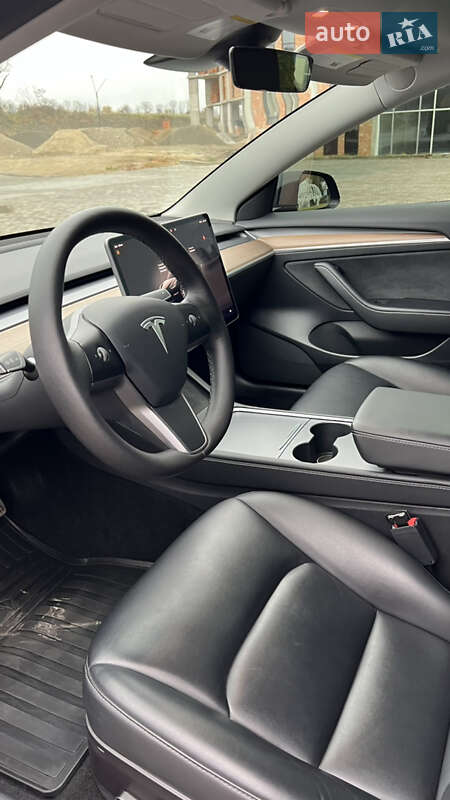 Седан Tesla Model 3 2022 в Чернівцях