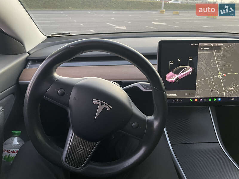 Седан Tesla Model 3 2019 в Львові
