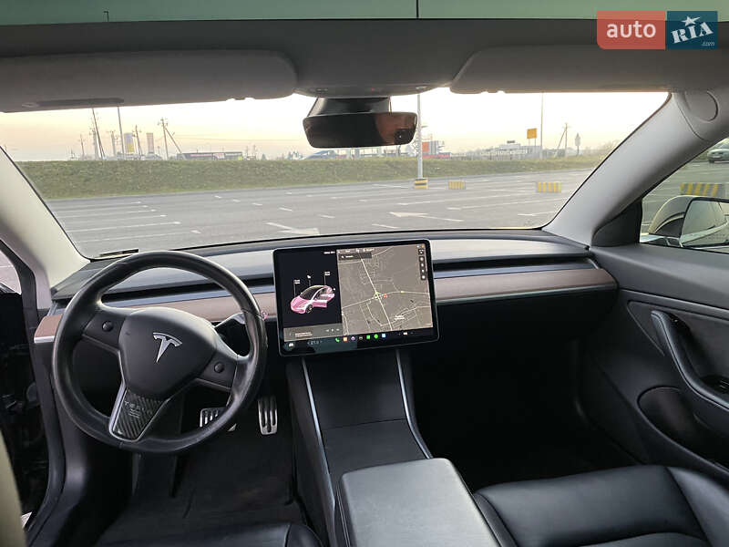 Седан Tesla Model 3 2019 в Львові