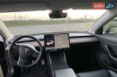 Седан Tesla Model 3 2019 в 
