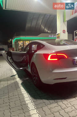 Седан Tesla Model 3 2021 в Львове