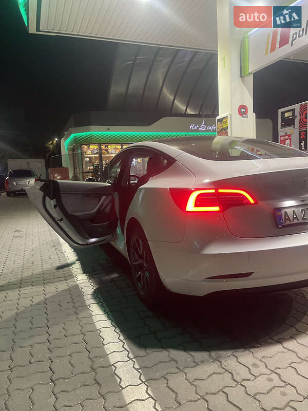 Седан Tesla Model 3 2021 в Киеве фото 2 Седан Tesla Model 3 2021 в Киеве