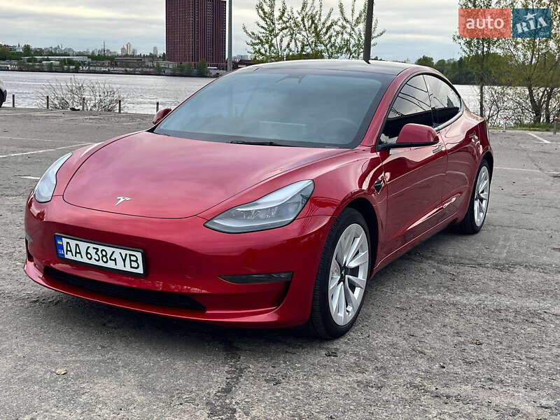 Седан Tesla Model 3 2022 в Киеве