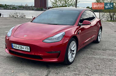 Седан Tesla Model 3 2022 в 