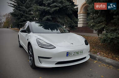 Седан Tesla Model 3 2022 в Полтаві