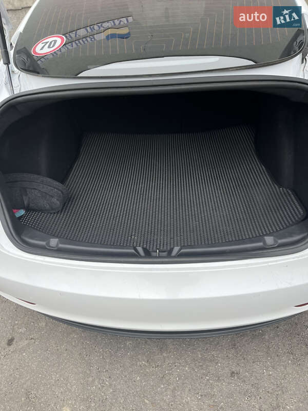Седан Tesla Model 3 2018 в Хмельницькому