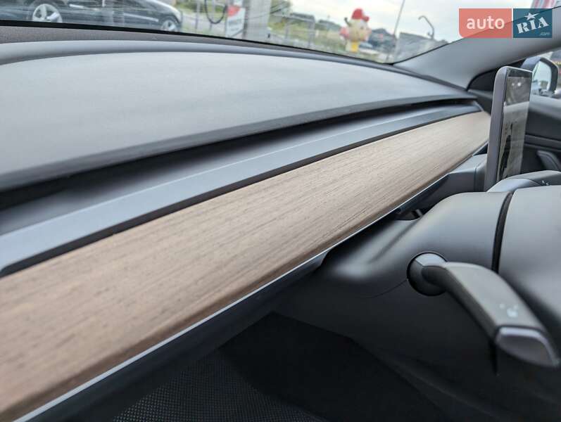 Седан Tesla Model 3 2020 в Луцьку