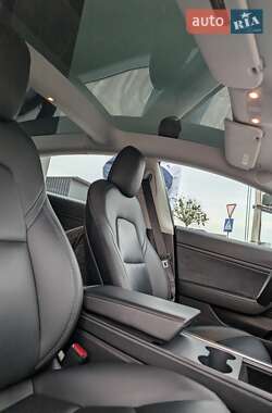 Седан Tesla Model 3 2020 в Луцьку