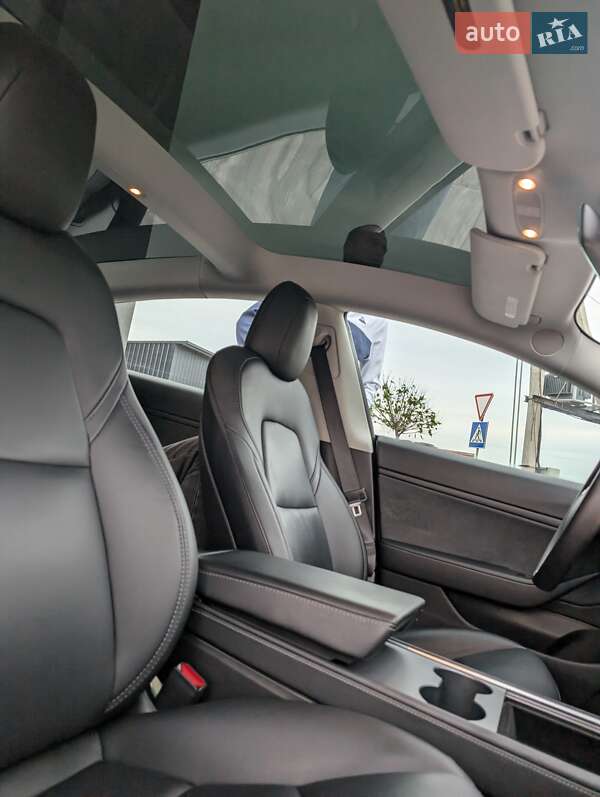 Седан Tesla Model 3 2020 в Луцьку