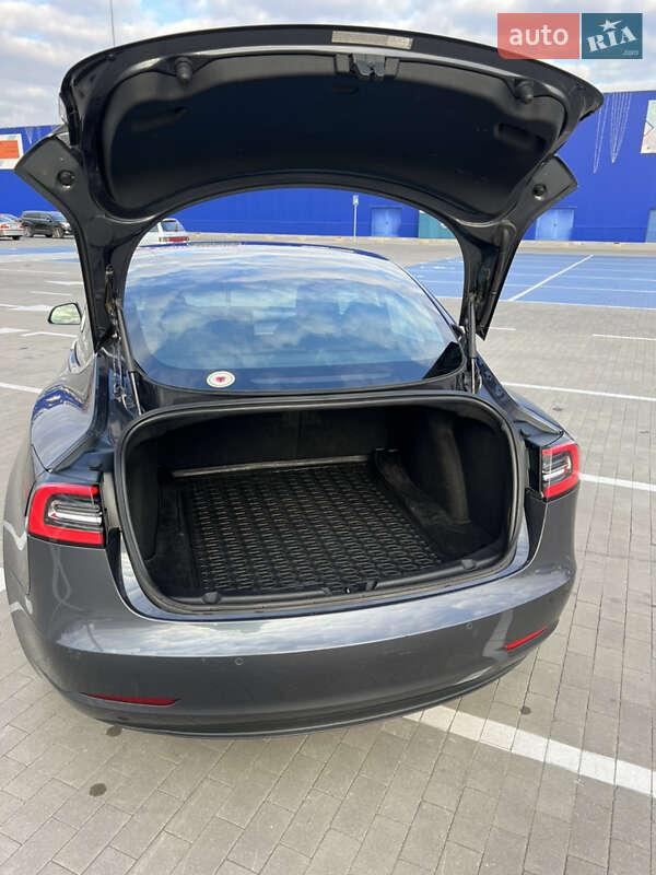 Седан Tesla Model 3 2018 в Виннице