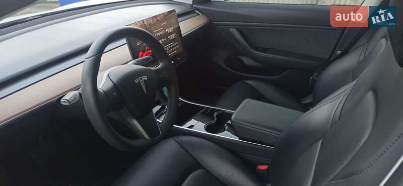 Седан Tesla Model 3 2019 в Львові