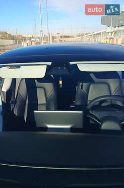 Седан Tesla Model 3 2019 в Львове