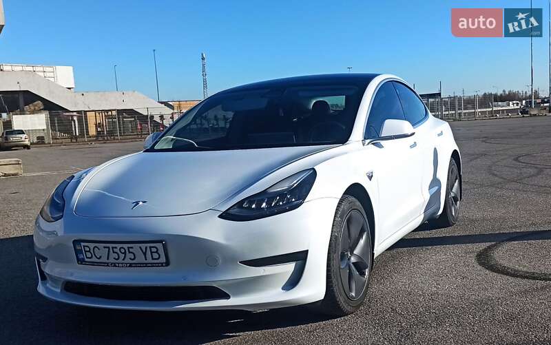 Седан Tesla Model 3 2019 в Львові