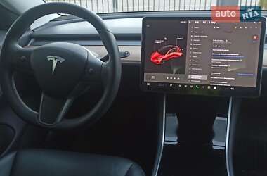 Седан Tesla Model 3 2019 в Львові