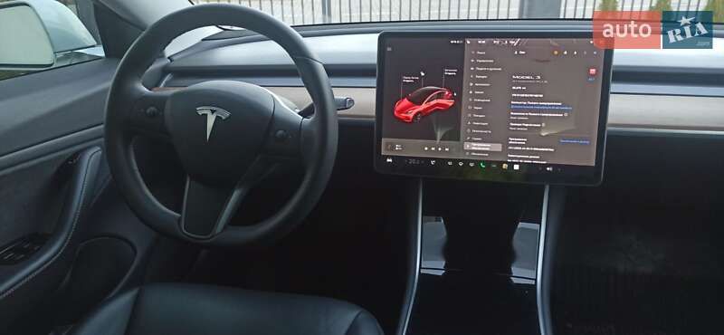 Седан Tesla Model 3 2019 в Львові