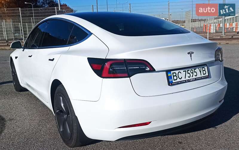 Седан Tesla Model 3 2019 в Львові