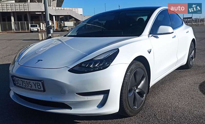 Седан Tesla Model 3 2019 в Львові