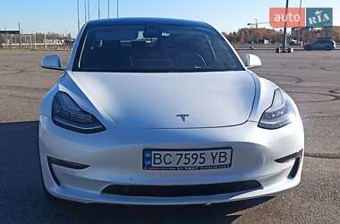 Седан Tesla Model 3 2019 в Львове