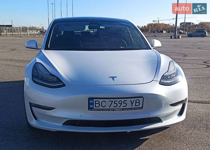 Седан Tesla Model 3 2019 в Львове