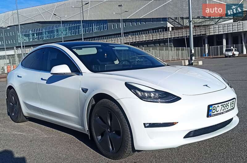 Седан Tesla Model 3 2019 в Львові