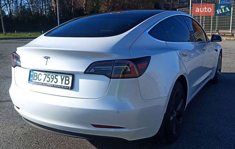 Седан Tesla Model 3 2019 в Львові