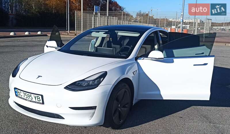 Седан Tesla Model 3 2019 в Львові