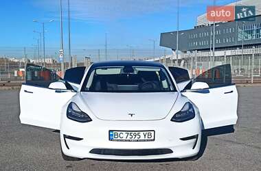 Седан Tesla Model 3 2019 в Львове