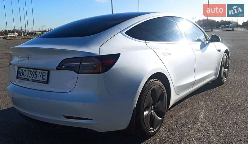 Седан Tesla Model 3 2019 в Львові