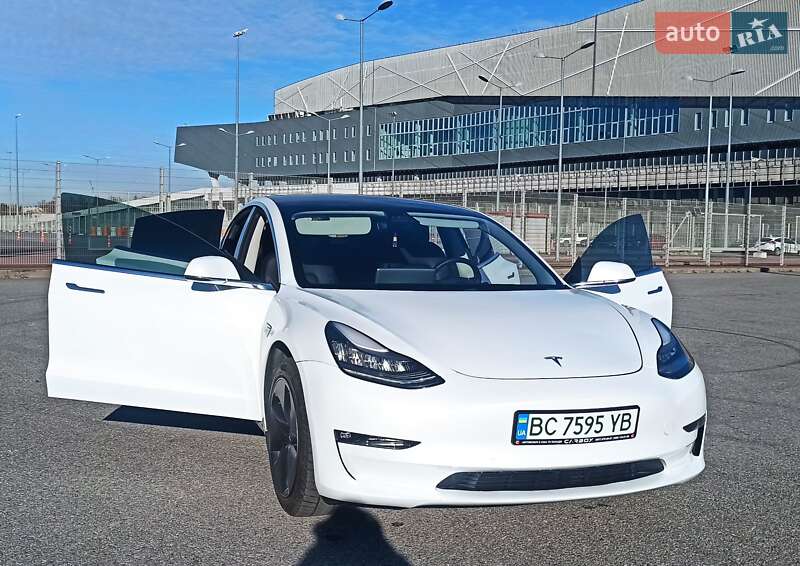 Седан Tesla Model 3 2019 в Львові