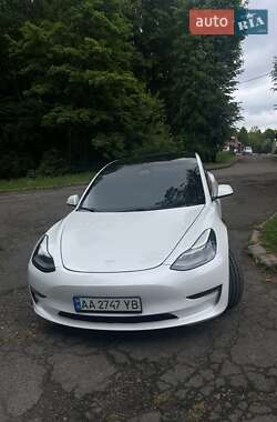 Седан Tesla Model 3 2021 в 