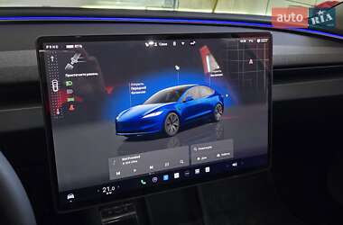 Седан Tesla Model 3 2023 в 