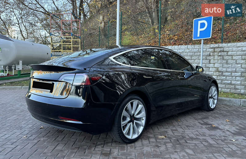 Седан Tesla Model 3 2019 в Киеве