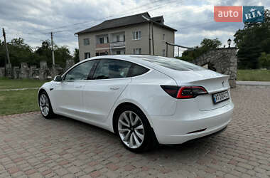 Седан Tesla Model 3 2020 в Калуші