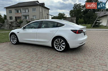 Седан Tesla Model 3 2020 в Калуші