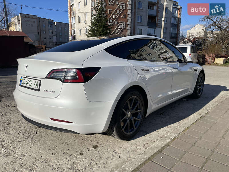 Седан Tesla Model 3 2020 в Самборе