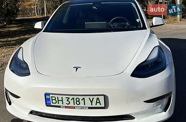 Седан Tesla Model 3 2022 в 
