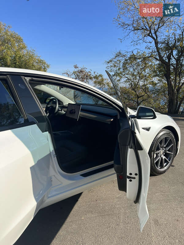 Седан Tesla Model 3 2022 в Одессе