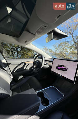 Седан Tesla Model 3 2022 в 