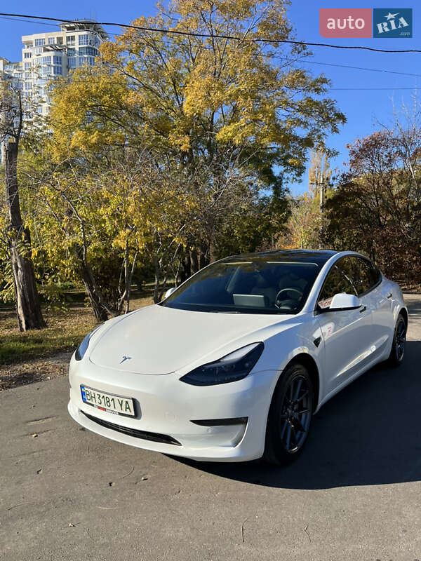 Седан Tesla Model 3 2022 в Одессе
