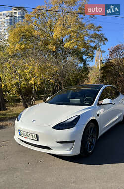 Седан Tesla Model 3 2022 в 
