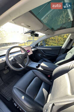 Седан Tesla Model 3 2022 в 
