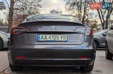 Седан Tesla Model 3 2019 в 